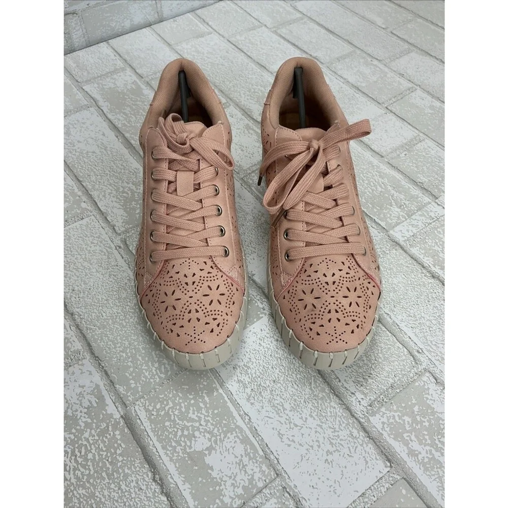 Blush Reta Easy Spirit Sneakers Shoes Size 8.5 In New Condition With Out Box